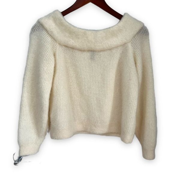 Divided cream color boat neck long sleeve crop sweater size medium - Picture 2 of 9